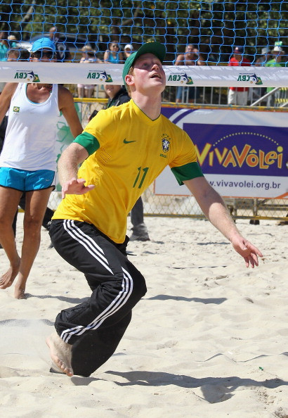 Książę Harry gra w siatkę w Brazylii