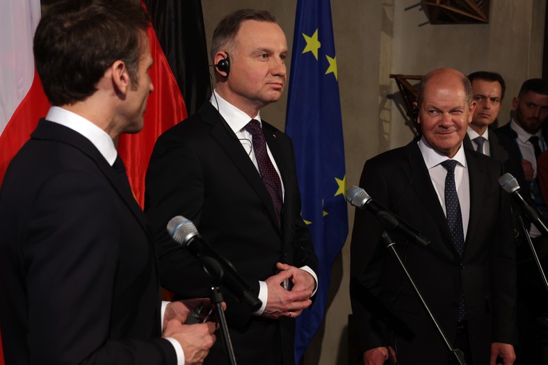 Prezydent Francji Emmanuel Macron, prezydent Polski Andrzej Duda i kanclerz Niemiec Olaf Scholz podczas Monachijskiej Konferencji Bezpieczeństwa, 17 lutego 2023 r.