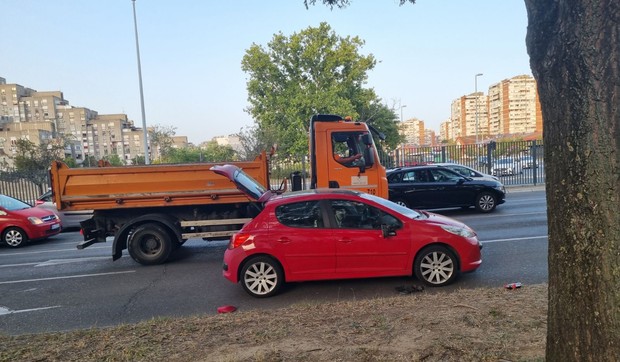 Oboren dečak na Novom Beogradu