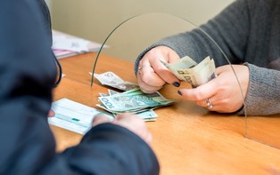 Banki masowo weryfikują wiarygodność płatniczą Polaków. Niepokojące wyniki