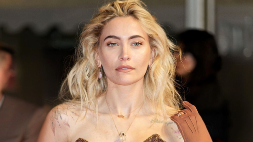 Michael Jackson lányát félmeztelenül fürdőzve kapták lencsevégre: Paris Jackson és párja egy kaliforniai tónál hűsöltek