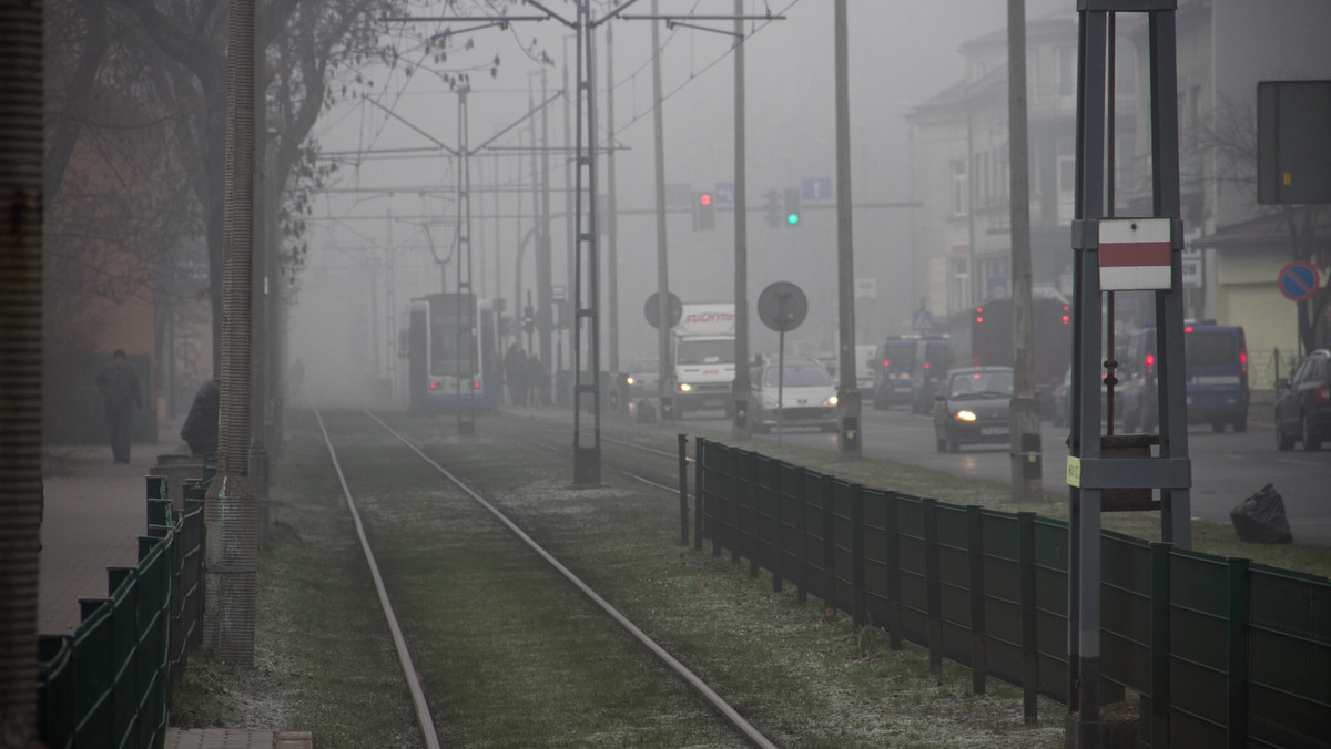 Czujniki badania smogu zamontowane na krakowskich autobusach i tramwajach. To pomysł dwójki radnych PiS na walkę ze smogiem. Chcą oni by urządzenia umieszczone na pojazdach, mierzyły zanieczyszczenie powietrza.