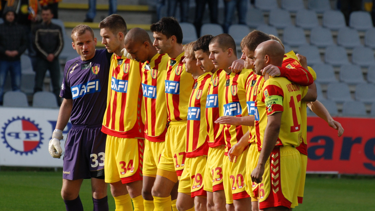 Michał Adamczewski, były już trener przygotowania fizycznego Korony Kielce, nie pozostawił suchej nitki na piłkarzach, którymi opiekował się przez sześć tygodni pracy przy Ściegiennego. W wywiadzie dla "Przeglądu Sportowego" zżymał się, że zawodnicy Korony nie prowadzą sportowego trybu życia. Na odpowiedź klubu z Kielc nie trzeba było długo czekać.