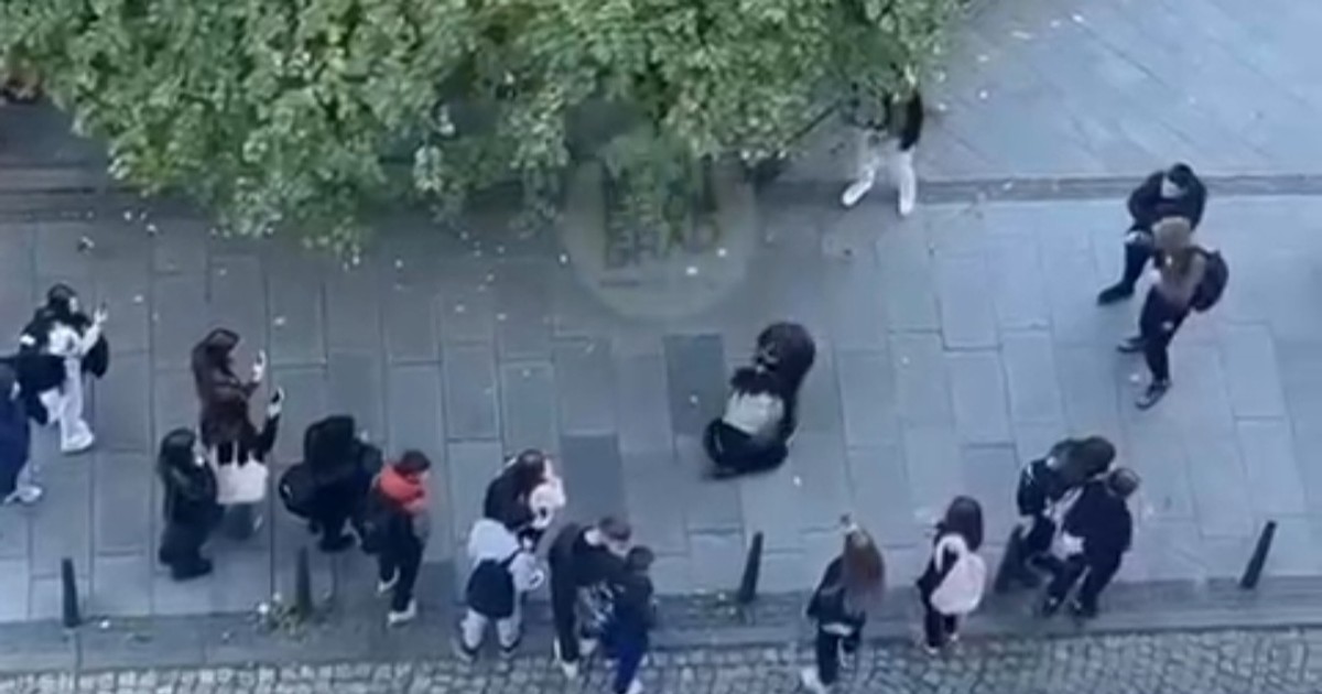 Internetda mast uxlayotgan qizni sikish