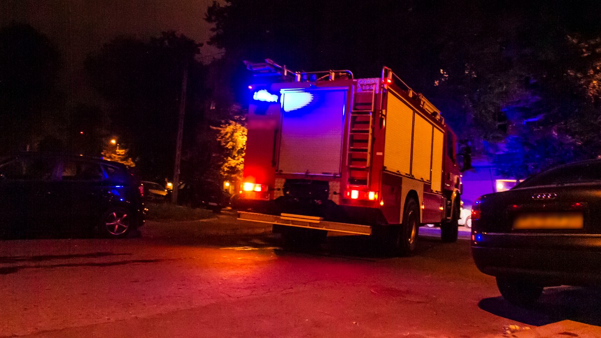 Jedna osoba zginęła w pożarze domku jednorodzinnego przy ulicy Broniewskiego w Opolu.