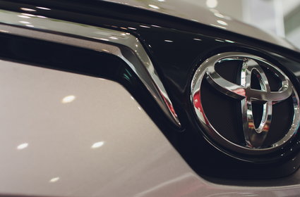 Toyota wstrzymuje dostawy niektórych modeli. Problemy z silnikami