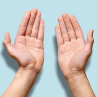 Tényleg megvédhetik a demenciától ezek az 5 másodperces kézgyakorlatok?