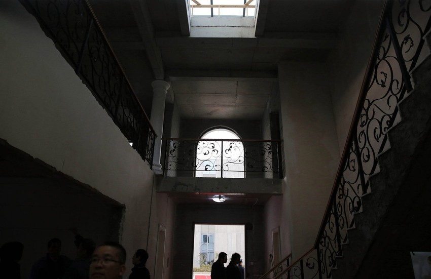 Građevine su izgrađene pomoću mešavine nastale od građevinskog otpada: čelika, staklenih vlakana, cementa...