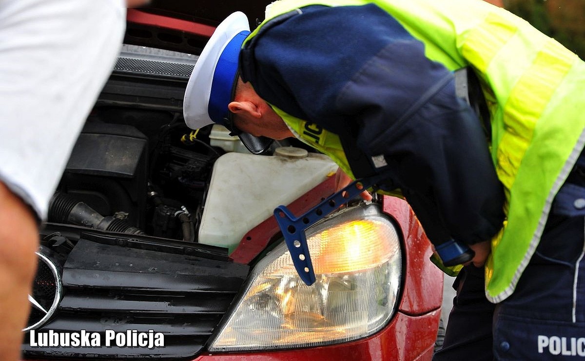 Policjant sprawdzi stan techniczny auta i... stracisz dowód rejestracyjny. Masz taki samochód?