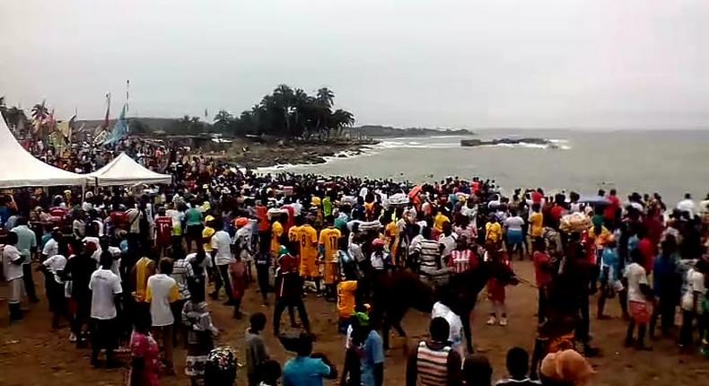 Man washed away while defecating in the sea