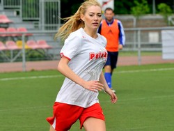 Miss Polonia na sportowo! Kibicuje i gra w piłkę