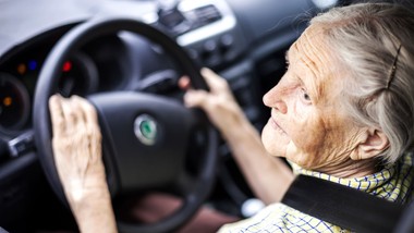 seniorzy stracą prawo jazdy w 2026 roku? decyzja zapadła, zmiany zaskoczą kierowców