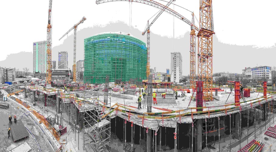 Pierwsze piętra 220-metrowego biurowca zostaną wybudowane jeszcze w 2013 roku. Do tego czasu zostaną też ukończone prace przy elementach nośnych konstrukcji. Ghelamco zapewnia, że w 2014 roku wieżowiec będzie rósł w tempie jednej kondygnacji na tydzień. Budynek ma zostać oddany do użytku w II kwartale 2015 roku, a dwa 55-metrowe budynki – jeszcze w 2014 roku.