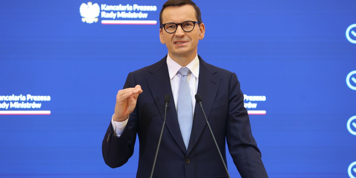 Premier Mateusz Morawiecki chce poczekać z aukcjami obligacji na odpowiedni moment.