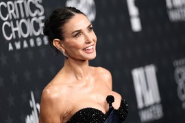 Vadite beleške, Demi Mur upravo drži MODNI ČAS! Sinoć je ceo svet gledao u NJIHOVE HALJINE: Ove četiri glumice oduvale su konkurenciju na crvenom tepihu dodele Critics Choice nagrada