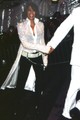 Met gála: Whitney Houston és Bobby Brown abszolút felejthetetlen páros volt, ahogy ez a belépő is 1999-ben