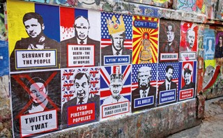 Demokracja, król coraz bardziej nagi