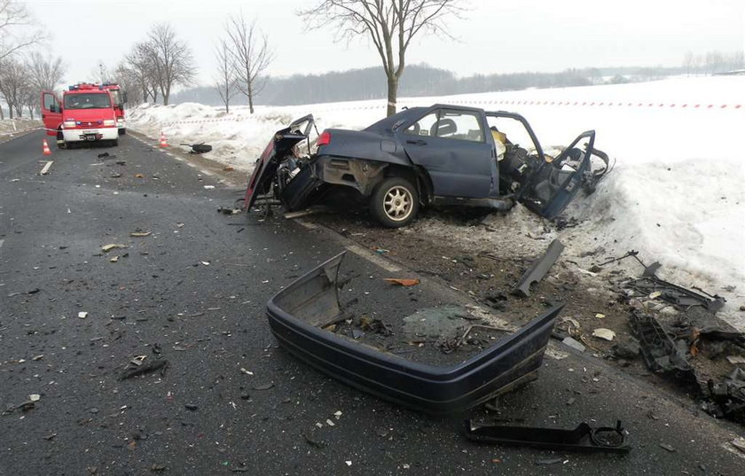 Wjechał prosto na tira. Wypadek w Kurzętniku. Seatem pod tira w Kurzętniku