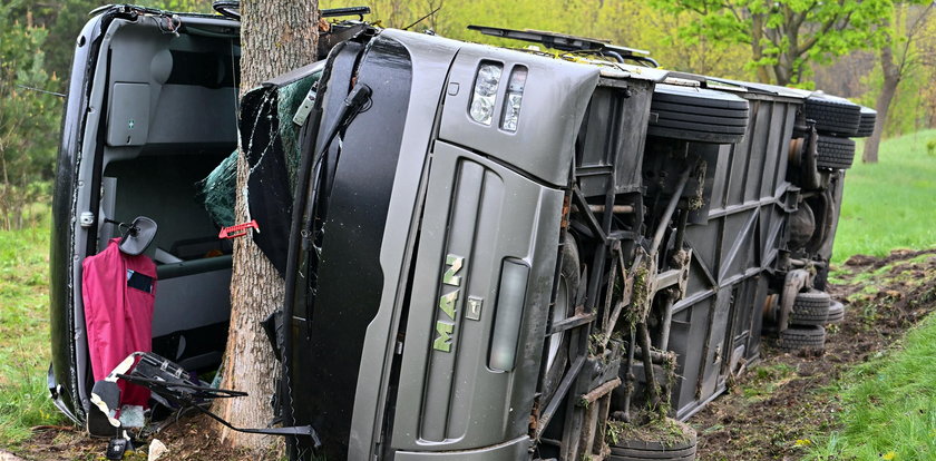 Wypadek autokaru pod Siedlcami. Droga jest zablokowana, są ranni