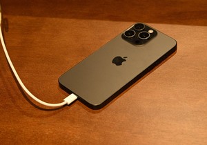 Iphone na punjaču