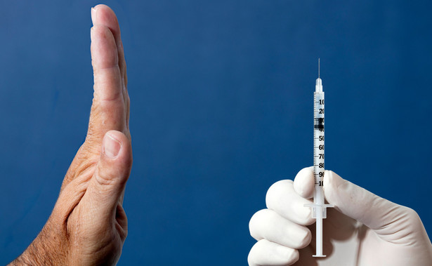 Czechy rezygnują z obowiązkowego szczepienia na covid-19