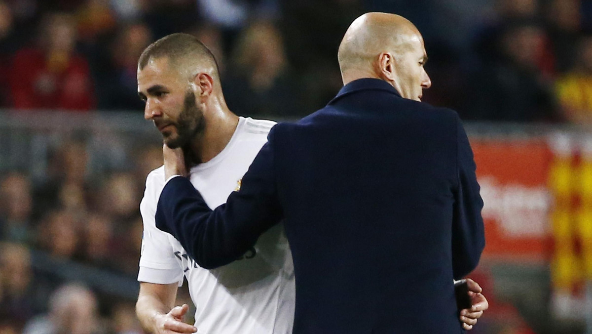 Francuski szkoleniowiec był niezwykle dumny po sobotnim spotkaniu na Camp Nou. Jego Real przegrywał w Barcelonie 0:1, ale ostatecznie wygrał 2:1. Zwycięskiego gola goście strzelili grając w dziesiątkę. - To zwycięstwo poprawi ducha drużyny na końcówkę sezonu. W Lidze Mistrzów możemy dokonać wielkich rzeczy - mówił trenujący Królewskich od stycznie Zinedine Zidane.