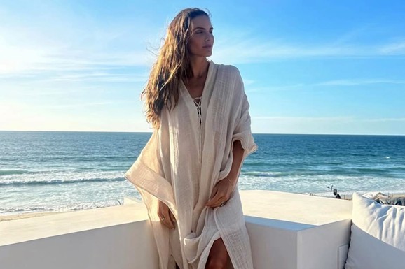 ONA JE NAŠA NAJBOGATIJA GLUMICA Američkom milioneru rodila dvoje dece i živi u vili od oko 5 miliona dolara: "Nedostaje mi mamina supa i Dunav"