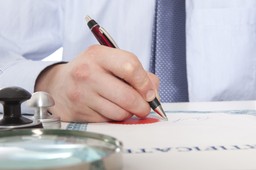 Świadectwo pracy trzeba wydać, nawet gdy pracownik nie rozliczy się z mienia