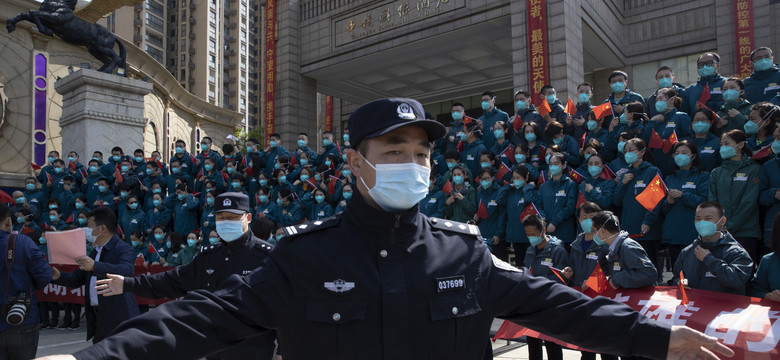 Chiny: maseczki ochronne szyte przez przymusowych pracowników