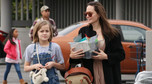 Vivienne Jolie-Pitt i Angelina Jolie 