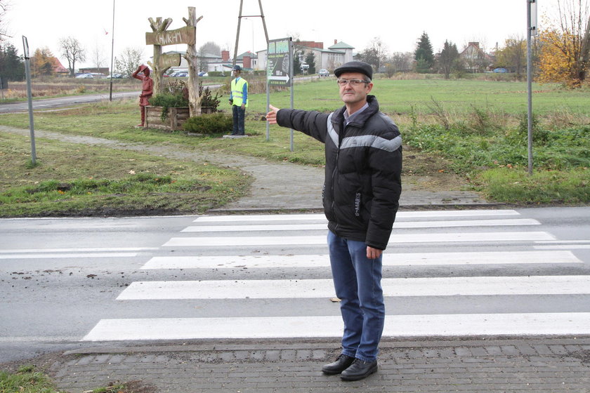 Pomysłowy sołtys postawił... stracha na kierowców!