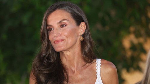 Letícia királyné áttetsző ruhában tündökölt: szokatlanul merész darabot vállalt be a spanyol uralkodó felesége