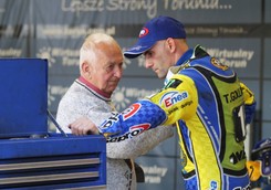 Tomasz Gollob przenoszony na oddział neurochirurgii. 'Czuje się lepiej i normalnie z nami rozmawia'