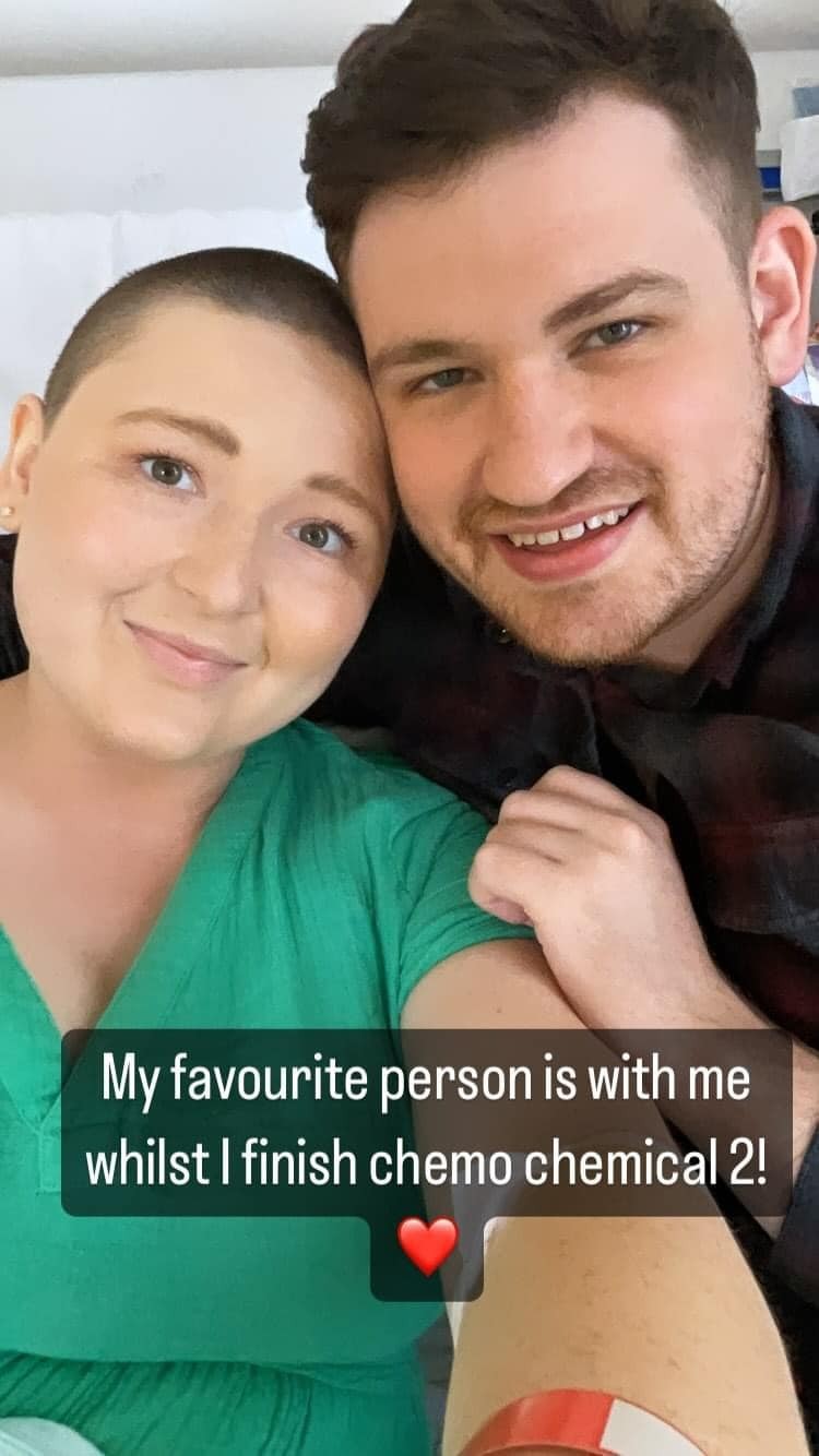 Alex s jej snúbencom.