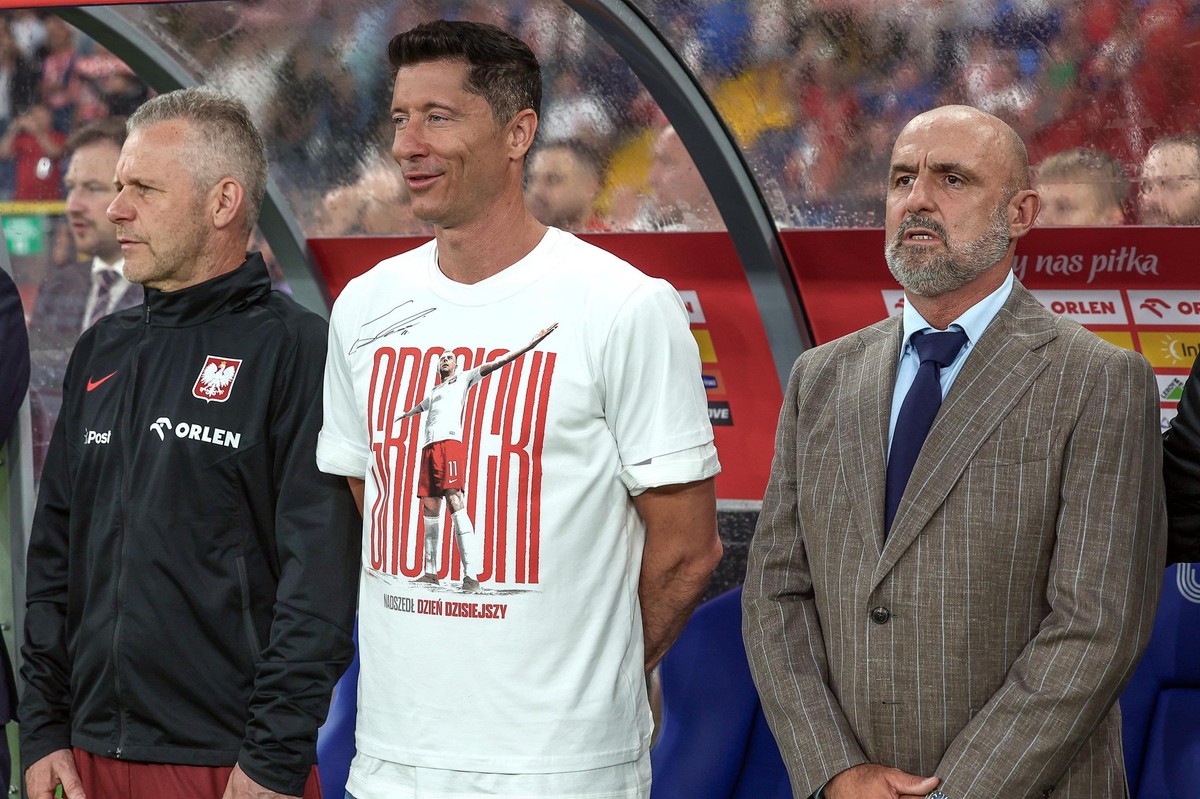 Powiało chłodem. Tak było, gdy Robert Lewandowski i Michał Probierz stanęli obok siebie [WIDEO]