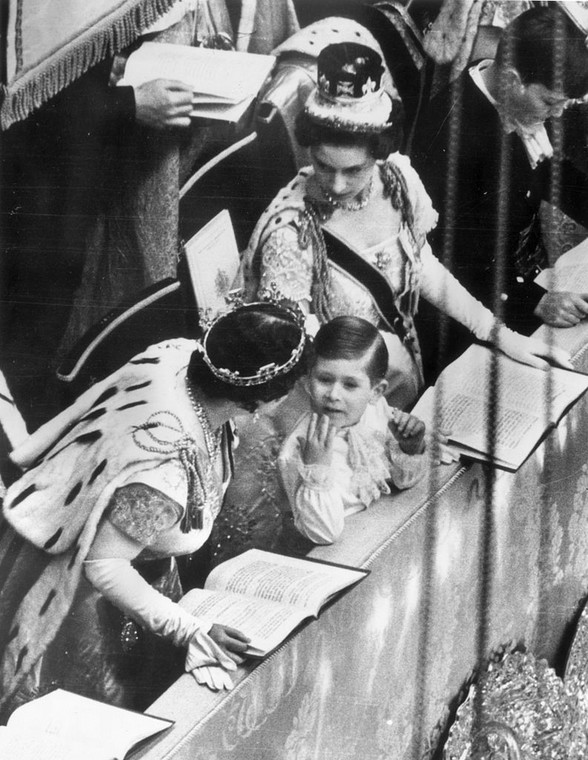 Karol III (wówczas książę Karol) na koronacji Elżbiety II razem z Królową Matką i księżniczką Małgorzatą