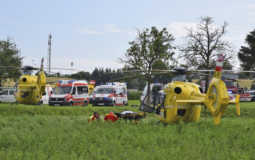 Pociąg wykoleił się przed mostem. Wielu rannych