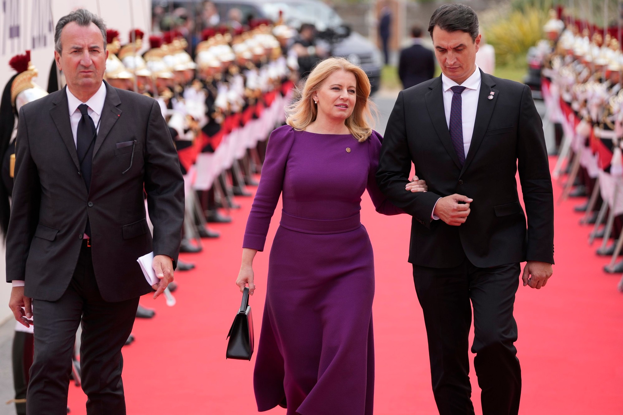 Bývalá prezidentka Zuzana Čaputová a jej partner Juraj Rizman na návšteve Francúzska počas 80. výročia vylodenia v Normandii.