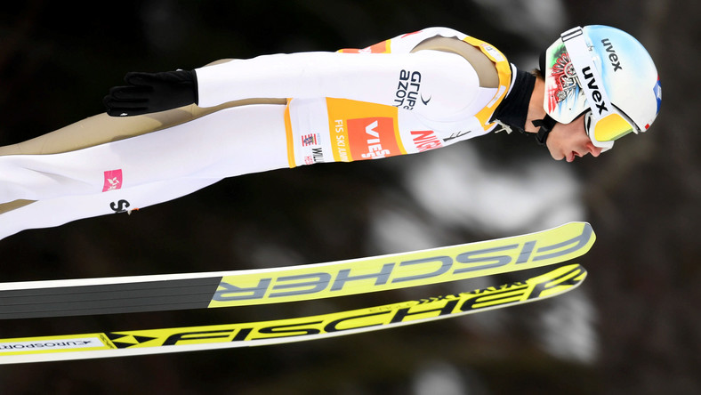 Kamil Stoch, który w niedzielnym konkursie Pucharu Świata w skokach narciarskich w Willingen był piąty, jest nadal liderem listy płac. Po 15 konkursach indywidualnych i trzech drużynowych na jego koncie jest 118 300 franków szwajcarskich (ok. 508 tys. złotych).