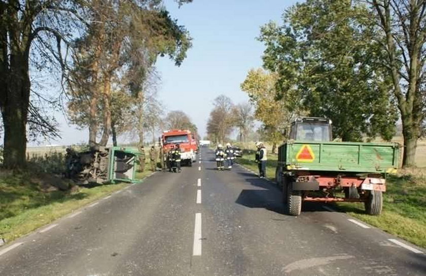 Furgonetką wjechał w traktor! FOTO
