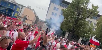 Polacy szli na mecz obok rosyjskiej ambasady. Zrobiło się ostro! [WIDEO]