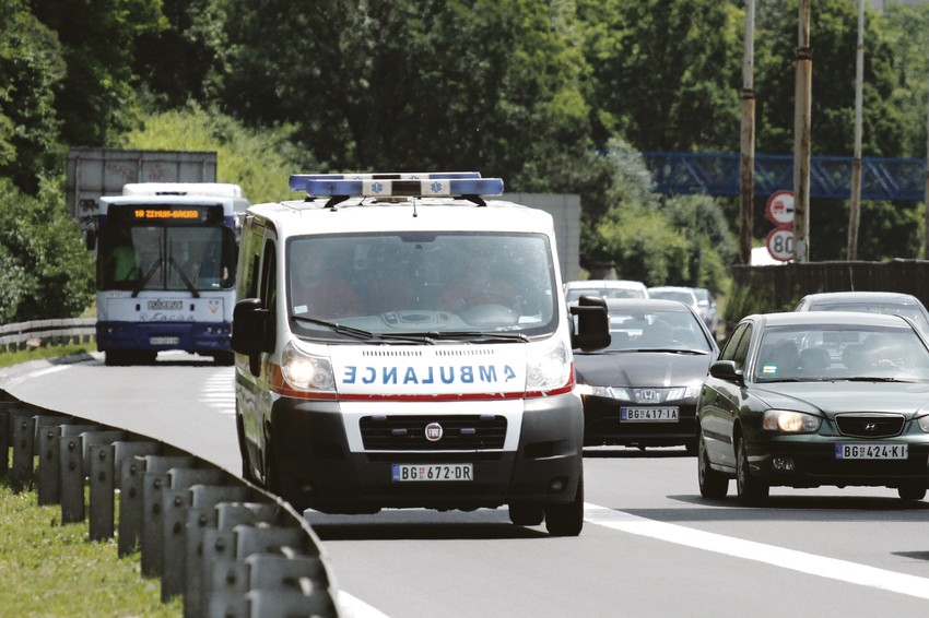 HITNA POMOĆ foto M Mitrovic