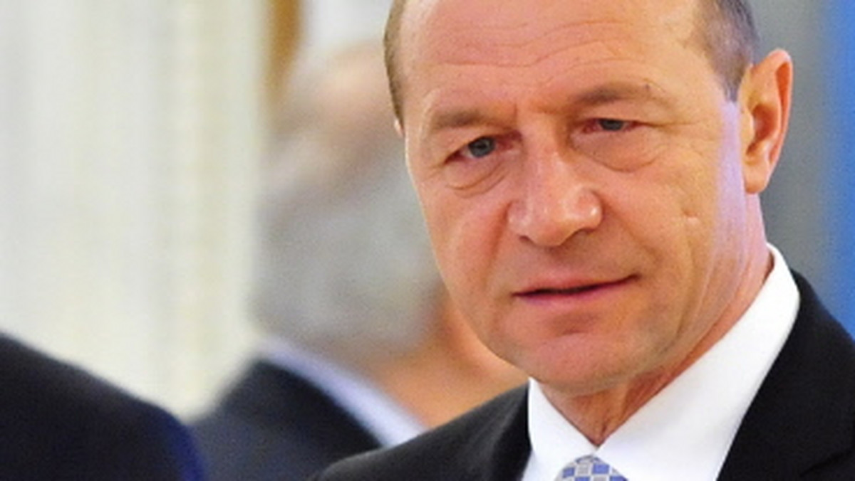 Prezydent Rumunii Traian Basescu oświadczył, że prosił francuskiego prezydenta Nicolasa Sarkozy'ego, by "spróbował powstrzymać" akcję wydalania z Francji rumuńskich Romów, lecz nie uzyskał "jasnej odpowiedzi".