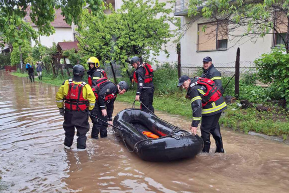 Stabilizuje se situacija u Svrljigu posle poplava: Nivo vode opada na kritičnim mestima (FOTO)