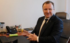 Kurski nie uważa 'pasków' w TVP Info za propagandę. 'Za te nieprofesjonalne wyciągamy konsekwencje'