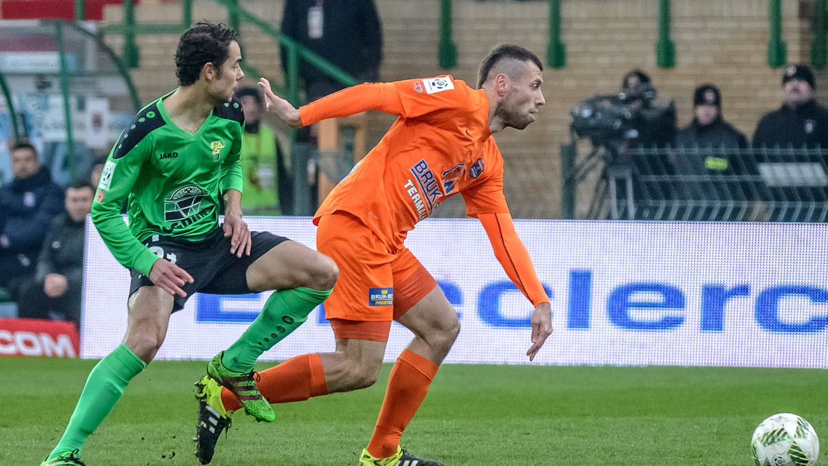 Górnik Łęczna przegrał na własnym stadionie z Termalicą Bruk-Bet Nieciecza 1:2 (0:1) w spotkaniu 26. kolejki Ekstraklasy. Do 88. minuty goście prowadzili 2:0 i wydawali się mieć pewne zwycięstwo. Trafienie Bartosza Śpiączki dało Górnikowi nadzieję, ale w końcowym rozrachunku okazało się być tylko golem honorowym.