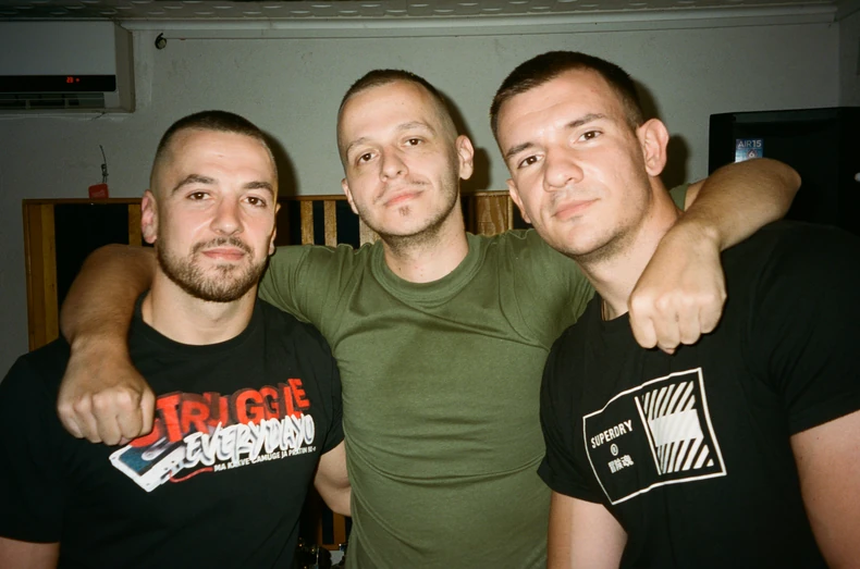 Bigru i Paja Kratak, analogija