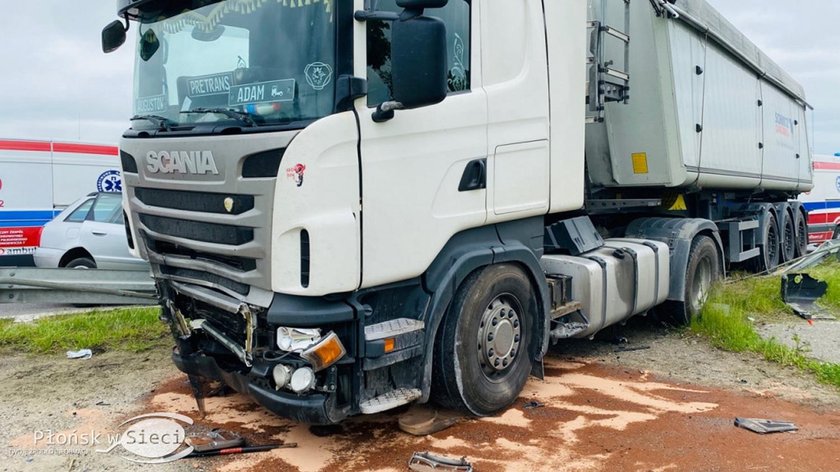 Śmiertelny wypadek pod Płońskiem. Zginęła kobieta, a troje dzieci trafiło do szpitala