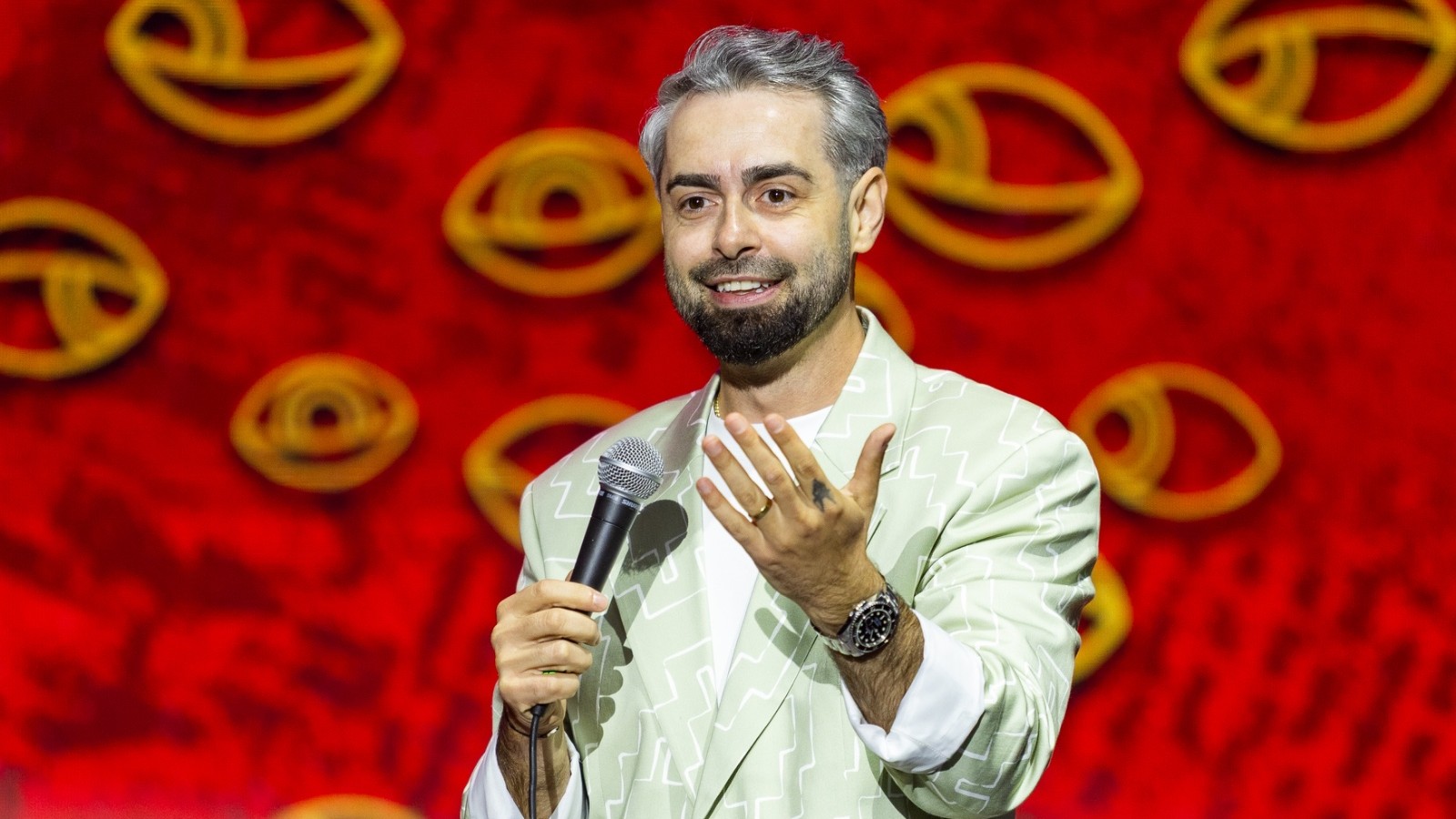 „Insula Iubirii” este o sursă inepuizabilă de inspirație pentru Radu Bucălae: „M-am gândit cum ar fi fost să mă cheme Prințul”