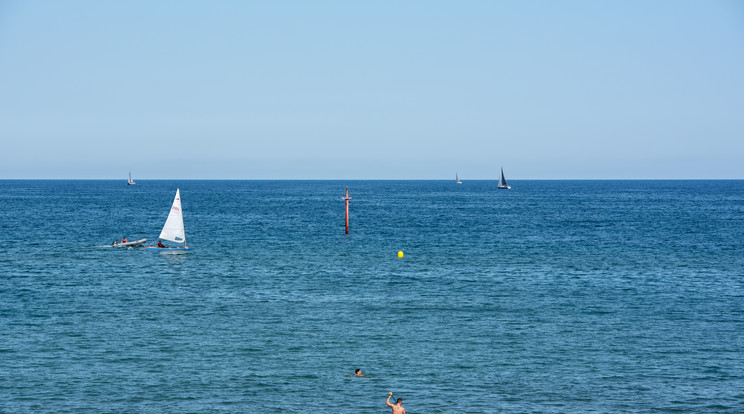 A nő vasárnap este nyolc óra körül ment be a vízbe a Barceloneta negyed egyik strandján / Fotó: Northfoto